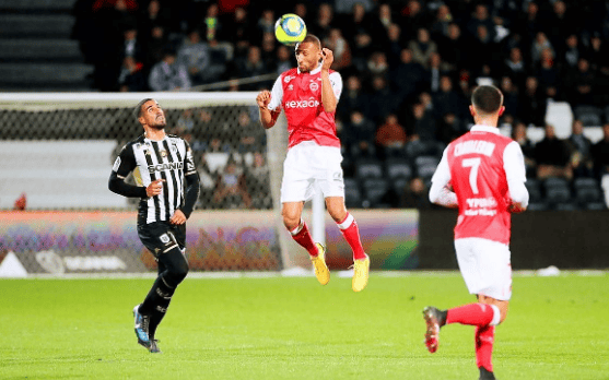 华体会官网-兰斯宣布球队内部禁赛一名球员 第2张 华体会官网-兰斯宣布球队内部禁赛一名球员 第2张